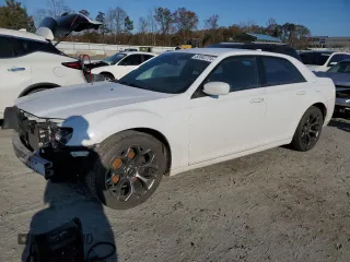 2016 Chrysler 300 S with VIN 2C3CCABG1GH229852, listed as a Copart auction lot 82442774 with 131,482 mi miles and Salvage Title. Bid and sale history available at DreamBid. Image 1.