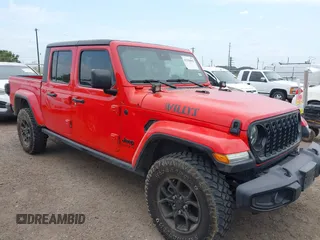 2024 Jeep Gladiator Sport z VIN 1C6HJTAG5RL101616, wystawiony jako IAAI lot #42156992 z przebiegiem 31 824 mil mil oraz . Historia ofert i sprzedaży dostępna na DreamBid. Obrazek 1.