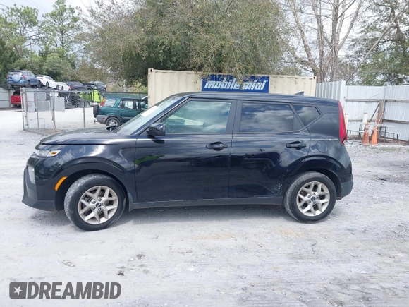 2020 Kia Soul LX with VIN KNDJ23AU2L7720185, listed as a IAAI auction lot 41796717 with 69,635 mi miles. Bid and sale history available at carsss.com. Image 14.