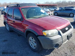2005 Ford Escape XLT with VIN 1FMCU93115KB29320, listed as a IAAI auction lot 41768208 with 162,047 mi miles. Bid and sale history available at carsss.com. Image 1.