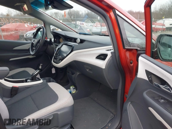 2020 Chevrolet Bolt EV LT z VIN 1G1FY6S02L4126725, wystawiony jako IAAI lot #41247846 z przebiegiem 13 882 mil mil oraz . Historia ofert i sprzedaży dostępna na DreamBid. Obrazek 5.