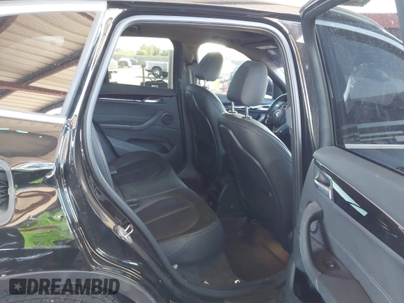 2018 BMW X1 sDrive28i z VIN WBXHU7C35J5L06673, wystawiony jako IAAI lot #42275787 z przebiegiem 61 204 mil mil oraz . Historia ofert i sprzedaży dostępna na DreamBid. Obrazek 8.