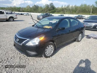 2017 Nissan Versa S Plus z VIN 3N1CN7AP5HL847956, wystawiony jako Copart lot #52648345 z przebiegiem Nie podano mil oraz Szkody całkowita. Historia ofert i sprzedaży dostępna na DreamBid. Obrazek 1.