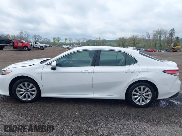 2019 Toyota Camry LE z VIN 4T1B11HK8KU819721, wystawiony jako IAAI lot #42127411 z przebiegiem 101 333 mil mil oraz . Historia ofert i sprzedaży dostępna na DreamBid. Obrazek 15.