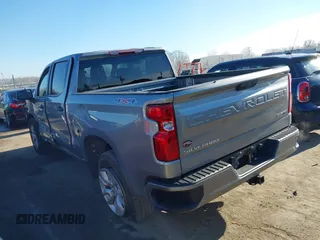2024 Chevrolet Silverado 1500 Custom z VIN 1GCPDBEK2RZ148510, wystawiony jako IAAI lot #41636015 z przebiegiem 51 798 mil mil oraz . Historia ofert i sprzedaży dostępna na DreamBid. Obrazek 14.