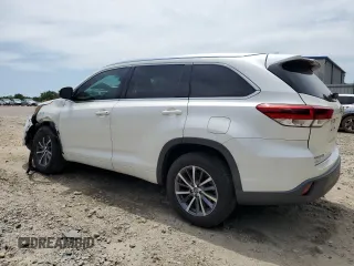 2018 Toyota Highlander SE z VIN 5TDKZRFHXJS539384, wystawiony jako Copart lot #57213565 z przebiegiem 111 375 mil mil oraz Szkoda całkowita • Salvage title. Historia ofert i sprzedaży dostępna na DreamBid. Obrazek 2.
