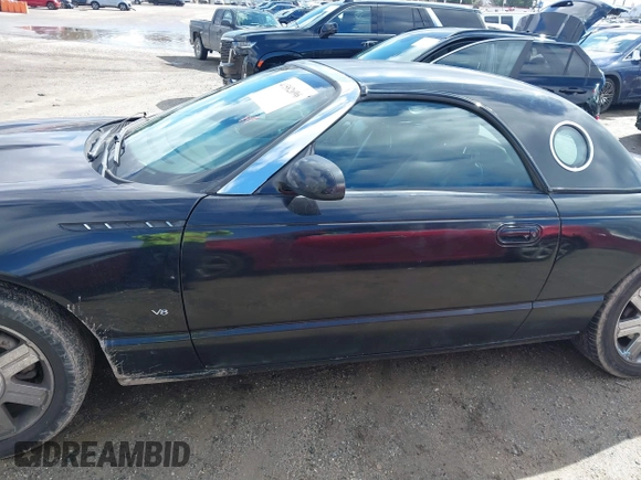2004 Ford Thunderbird Deluxe z VIN 1FAHP60A64Y101843, wystawiony jako IAAI lot #41582696 z przebiegiem 146 492 mil mil oraz . Historia ofert i sprzedaży dostępna na DreamBid. Obrazek 14.