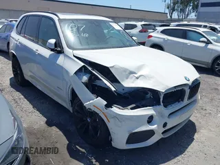 2017 BMW X5 xDrive50i z VIN 5UXKR6C30H0U12940, wystawiony jako IAAI lot #42271780 z przebiegiem 31 050 mil mil oraz . Historia ofert i sprzedaży dostępna na DreamBid. Obrazek 1.