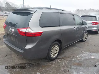 2017 Toyota Sienna XLE Auto Access Seat with VIN 5TDYZ3DC9HS818821, listed as a IAAI auction lot 41505304 with 74,295 mi miles. Bid and sale history available at carsss.com. Image 4.