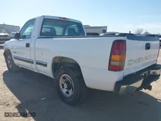 2000 Chevrolet Silverado 1500 with VIN 1GCEC14V3YZ352005, listed as a IAAI auction lot 41741383 with 300,705 mi miles. Bid and sale history available at carsss.com. Image 3.