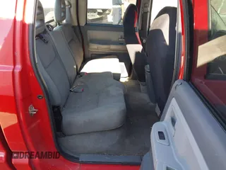 2005 Dodge Dakota SLT z VIN 1D7HE48K85S297456, wystawiony jako IAAI lot #41813718 z przebiegiem 192 229 mil mil oraz . Historia ofert i sprzedaży dostępna na DreamBid. Obrazek 8.