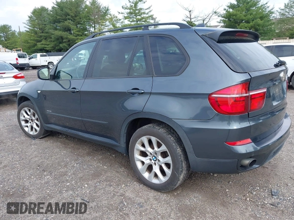 2011 BMW X5 35i z VIN 5UXZV4C57BL402606, wystawiony jako IAAI lot #42336940 z przebiegiem 163 224 mil mil oraz . Historia ofert i sprzedaży dostępna na DreamBid. Obrazek 3.