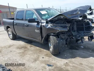 2018 Ram 1500 Express z VIN 3C6RR7KG1JG238637, wystawiony jako IAAI lot #42215424 z przebiegiem 85 769 mil mil oraz . Historia ofert i sprzedaży dostępna na DreamBid. Obrazek 1.