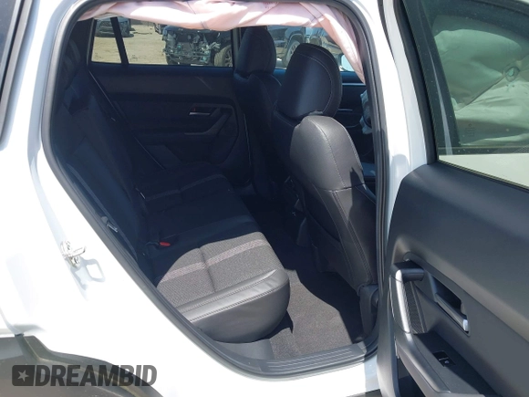 2024 Mazda CX-50 S Select с VIN 7MMVABAM9RN238736, выставлен на аукционе IAAI как лот 42003658 с пробегом 9 880 миль миль и . История ставок и продаж доступна на DreamBid. Изображение 8.