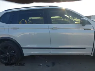 2024 Volkswagen Tiguan SE R-Line Black z VIN 3VVCB7AX3RM009461, wystawiony jako IAAI lot #41506931 z przebiegiem 19 642 mil mil oraz . Historia ofert i sprzedaży dostępna na DreamBid. Obrazek 14.