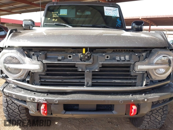 2021 Ford Bronco z VIN 1FMDE5CP3MLB06340, wystawiony jako IAAI lot #41681167 z przebiegiem 28 520 mil mil oraz . Historia ofert i sprzedaży dostępna na DreamBid. Obrazek 6.