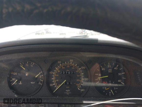 1987 Mercedes-Benz 300 SDL z VIN WDBCB25D6HA329689, wystawiony jako IAAI lot #42438703 z przebiegiem 237 677 mil mil oraz . Historia ofert i sprzedaży dostępna na DreamBid. Obrazek 7.