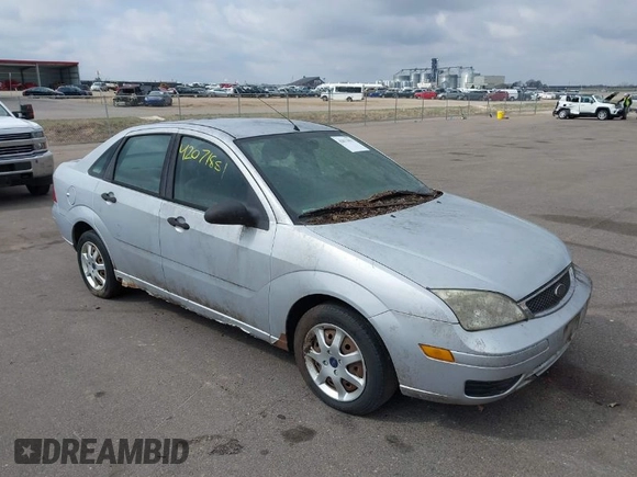 2005 Ford Focus S with VIN 1FAFP34N95W233320, listed as a IAAI auction lot 42071851 with 166,316 mi miles. Bid and sale history available at carsss.com. Image 1.