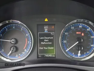 2017 Toyota Corolla L z VIN 5YFBURHE3HP715325, wystawiony jako IAAI lot #41804657 z przebiegiem 74 648 mil mil oraz . Historia ofert i sprzedaży dostępna na DreamBid. Obrazek 7.