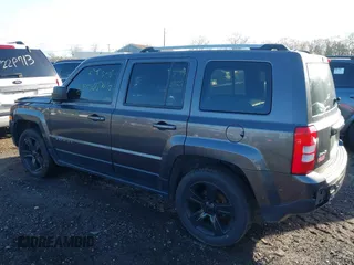 2016 Jeep Patriot Latitude with VIN 1C4NJRFB9GD627671, listed as a IAAI auction lot 41858695 with 999,999 mi miles. Bid and sale history available at carsss.com. Image 3.