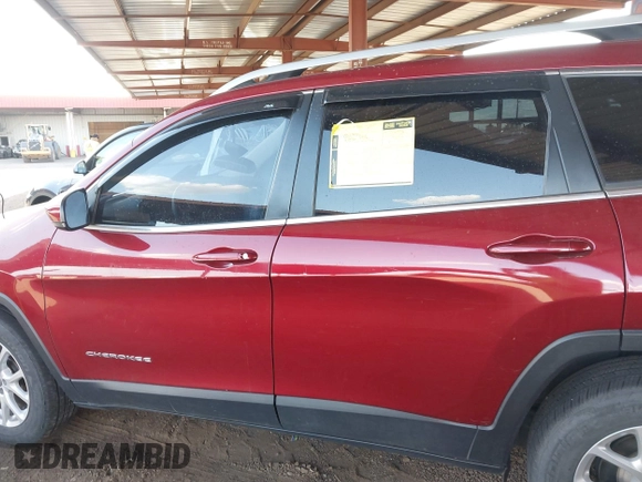 2017 Jeep Cherokee Latitude with VIN 1C4PJMCB4HW570754, listed as a IAAI auction lot 42159375 with 154,887 mi miles. Bid and sale history available at carsss.com. Image 14.