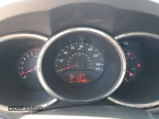 2012 Kia Sorento LX z VIN 5XYKT3A12CG241520, wystawiony jako Copart lot #49738575 z przebiegiem 110 486 mil mil oraz Czysty tytuł • Clean title. Historia ofert i sprzedaży dostępna na DreamBid. Obrazek 9.
