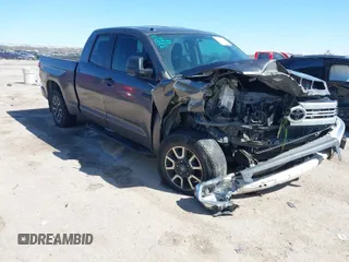 2017 Toyota Tundra 2WD SR5 with VIN 5TFRY5F16HX228522, listed as a IAAI auction lot 41712834 with 111,910 mi miles. Bid and sale history available at carsss.com. Image 1.