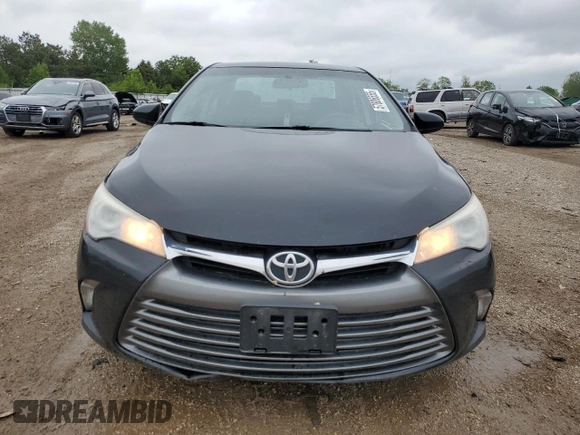 2017 Toyota Camry XLE z VIN 4T1BF1FK5HU780261, wystawiony jako Copart lot #57806555 z przebiegiem 216 536 mil mil oraz Szkoda całkowita • Salvage title. Historia ofert i sprzedaży dostępna na DreamBid. Obrazek 5.