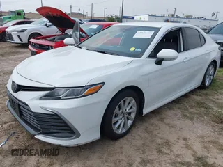 2024 Toyota Camry LE z VIN 4T1R11AK3RU223693, wystawiony jako IAAI lot #41920547 z przebiegiem Nie podano mil oraz . Historia ofert i sprzedaży dostępna na DreamBid. Obrazek 2.
