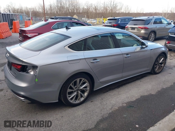 2024 Audi A5 Sportback Premium z VIN WAUABCF57RA023069, wystawiony jako IAAI lot #39079825 z przebiegiem 2 810 mil mil oraz . Historia ofert i sprzedaży dostępna na DreamBid. Obrazek 4.