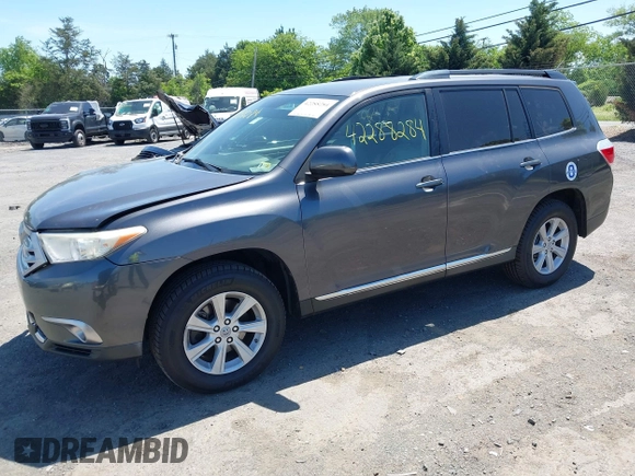 2011 Toyota Highlander z VIN 5TDBK3EH7BS064202, wystawiony jako IAAI lot #42288284 z przebiegiem 166 883 mil mil oraz . Historia ofert i sprzedaży dostępna na DreamBid. Obrazek 17.