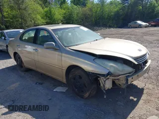 2004 Lexus ES 330 with VIN JTHBA30G240004513, listed as a IAAI auction lot 42038493 with 178,804 mi miles. Bid and sale history available at carsss.com. Image 1.