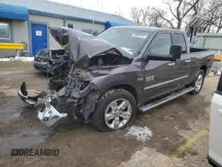 2015 Ram 1500 Big Horn z VIN 1C6RR7GT0FS507829, wystawiony jako Copart lot #88800425 z przebiegiem 213 306 mil mil oraz Szkoda całkowita • Salvage title. Historia ofert i sprzedaży dostępna na DreamBid. Obrazek 1.