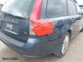 2010 Volvo V50 with VIN YV1382MW3A2540085, listed as a IAAI auction lot 41831999 with 137,173 mi miles. Bid and sale history available at carsss.com. Image 6.