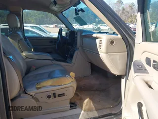 2006 GMC New Sierra 1500 SL with VIN 1GTEC19V96Z297128, listed as a IAAI auction lot 41309581 with 286,452 mi miles. Bid and sale history available at carsss.com. Image 5.
