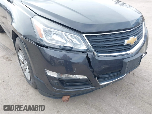 2017 Chevrolet Traverse LS z VIN 1GNKVFKD4HJ142765, wystawiony jako IAAI lot #41630040 z przebiegiem 82 986 mil mil oraz . Historia ofert i sprzedaży dostępna na DreamBid. Obrazek 6.