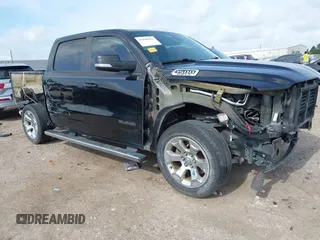 2020 Ram 1500 Big Horn z VIN 1C6RREFT4LN119597, wystawiony jako IAAI lot #42446462 z przebiegiem 82 821 mil mil oraz . Historia ofert i sprzedaży dostępna na DreamBid. Obrazek 1.