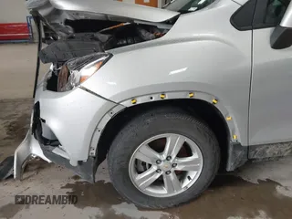 2022 Chevrolet Trax LS with VIN KL7CJNSM5NB550309, listed as a IAAI auction lot 41208893 with 60,580 mi miles. Bid and sale history available at carsss.com. Image 6.