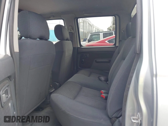 2004 Nissan Frontier XE z VIN 1N6ED29X04C423328, wystawiony jako IAAI lot #41514717 z przebiegiem 297 128 mil mil oraz . Historia ofert i sprzedaży dostępna na DreamBid. Obrazek 8.