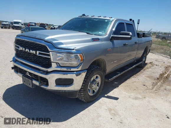 2022 Ram 2500 Tradesman z VIN 3C6UR5HJ7NG387674, wystawiony jako IAAI lot #42189557 z przebiegiem 125 045 mil mil oraz . Historia ofert i sprzedaży dostępna na DreamBid. Obrazek 17.