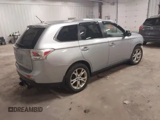 2014 Mitsubishi Outlander GT z VIN JA4JZ4AX6EZ015919, wystawiony jako IAAI lot #41811803 z przebiegiem 182 458 mil mil oraz . Historia ofert i sprzedaży dostępna na DreamBid. Obrazek 4.