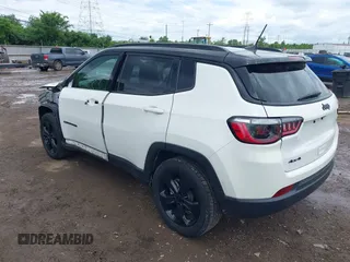 2021 Jeep Compass Altitude with VIN 3C4NJDBBXMT586529, listed as a IAAI auction lot 42296016 with 71,789 mi miles and . Bid and sale history available at DreamBid. Image 3.
