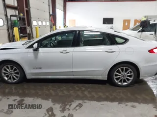 2019 Ford Fusion SE with VIN 3FA6P0LUXKR188040, listed as a IAAI auction lot 41079252 with 113,667 mi miles and . Bid and sale history available at carsss.com. Image 14.