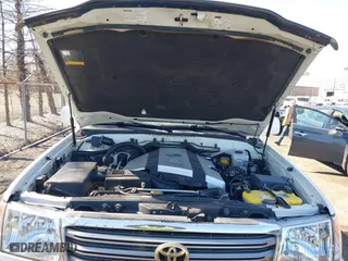 2005 Toyota Land Cruiser with VIN JTEHT05J652071111, listed as a IAAI auction lot 41900179 with 195,717 mi miles. Bid and sale history available at carsss.com. Image 10.