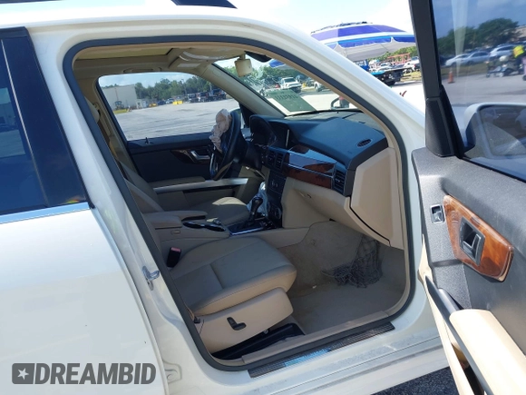 2012 Mercedes-Benz GLK GLK 350 with VIN WDCGG5GB8CF735979, listed as a IAAI auction lot 41931333 with 124,649 mi miles. Bid and sale history available at carsss.com. Image 5.