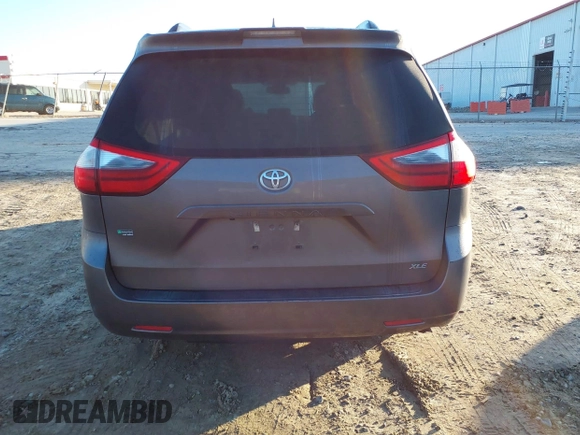 2020 Toyota Sienna XLE Auto Access Seat with VIN 5TDYZ3DC9LS036771, listed as a IAAI auction lot 41780540 with 151,745 mi miles. Bid and sale history available at carsss.com. Image 16.