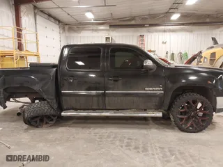 2011 GMC Sierra 1500 SLE with VIN 3GTP1VE08BG100816, listed as a IAAI auction lot 41768212 with 249,109 mi miles. Bid and sale history available at carsss.com. Image 13.