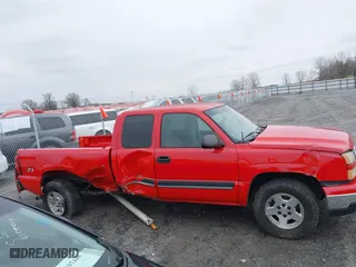 2006 Chevrolet Silverado 1500 LT2 with VIN 1GCEK19B06Z140810, listed as a IAAI auction lot 41564712 with 352,233 mi miles. Bid and sale history available at carsss.com. Image 13.