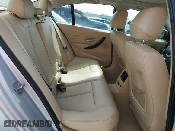 2015 BMW 3 Series 328i z VIN WBA3A5G59FNS84441, wystawiony jako Copart lot #63159925 z przebiegiem 89 735 mil mil oraz Czysty tytuł • Clean title. Historia ofert i sprzedaży dostępna na DreamBid. Obrazek 10.
