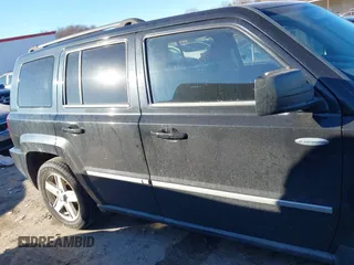 2010 Jeep Patriot Sport z VIN 1J4NF1GB2AD638062, wystawiony jako IAAI lot #41051186 z przebiegiem 204 239 mil mil oraz . Historia ofert i sprzedaży dostępna na DreamBid. Obrazek 13.